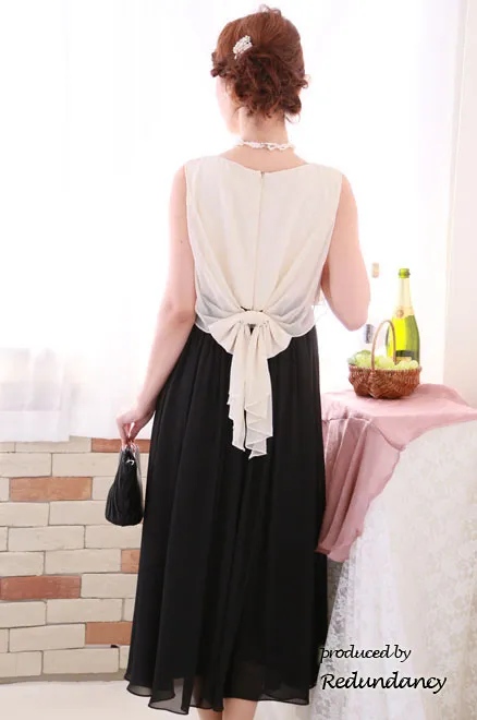 モノトーンのシフォン生地×ウエストビジューロングドレス