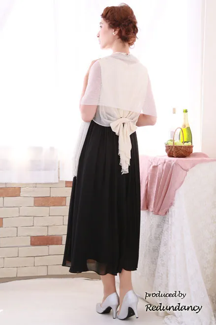 モノトーンのシフォン生地×ウエストビジューロングドレス