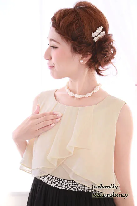 モノトーンのシフォン生地×ウエストビジューロングドレス