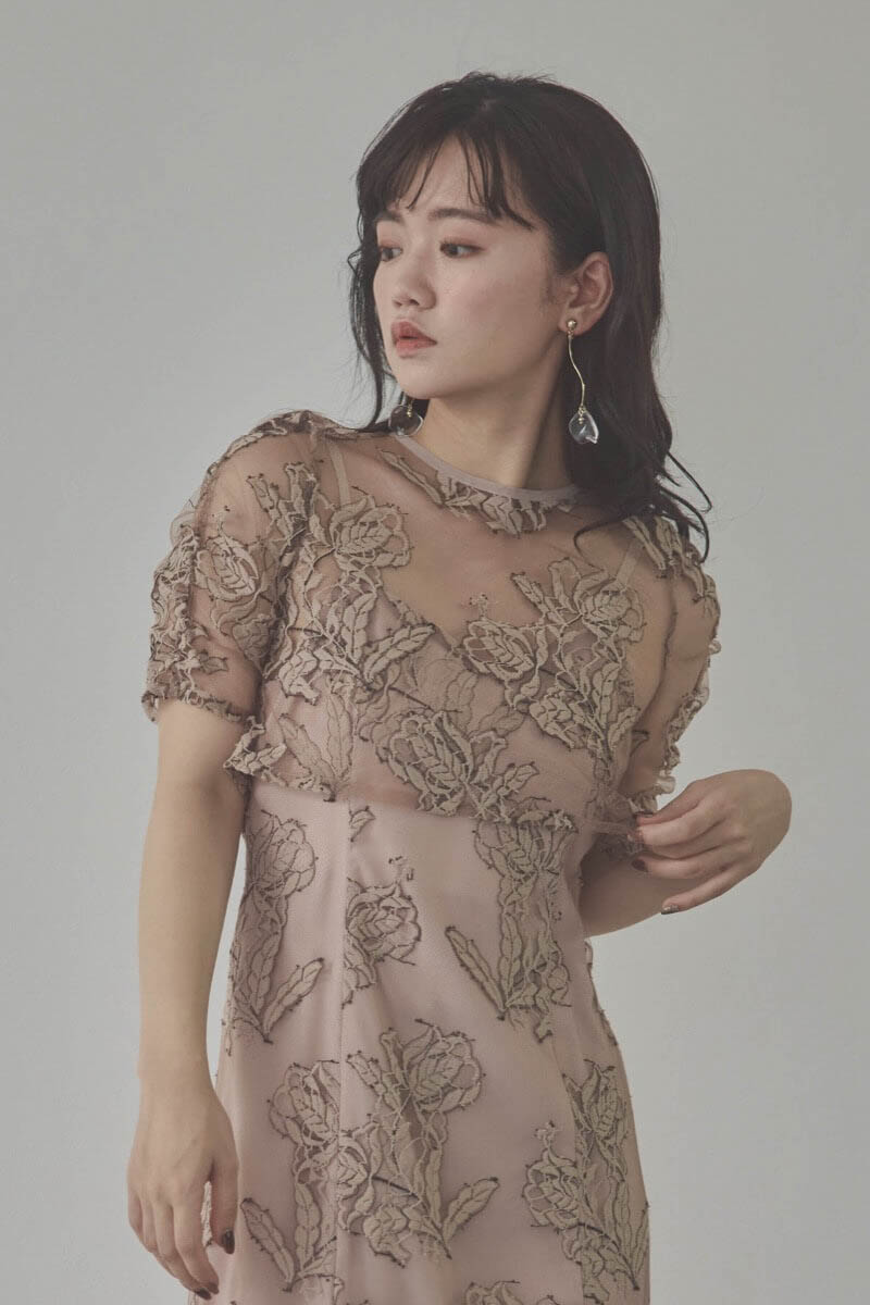 ダスティピンクのローズレースレイヤードドレス