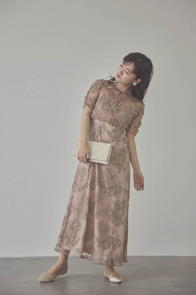 ダスティピンクのローズレースレイヤードドレス