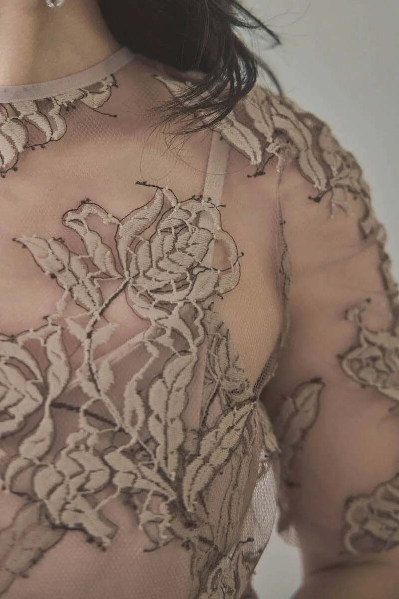 ダスティピンクのローズレースレイヤードドレス