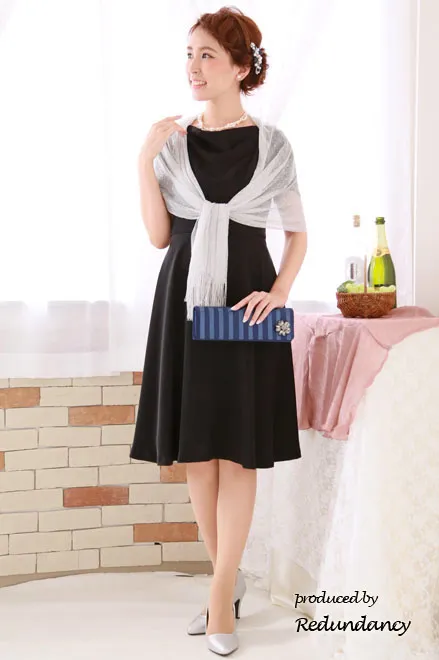 ブラックの首元ドレープシンプルミモレ丈ドレス