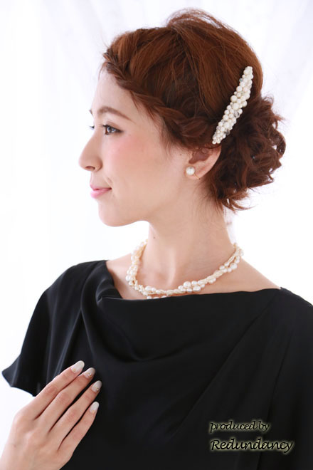 ブラックの首元ドレープシンプルミモレ丈ドレス