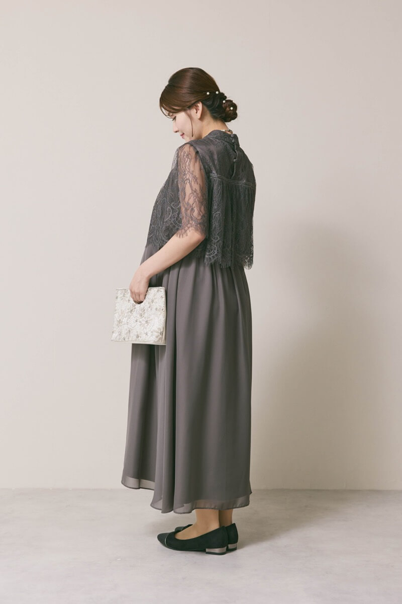 チャコールの授乳口付ハイネックレースドレス