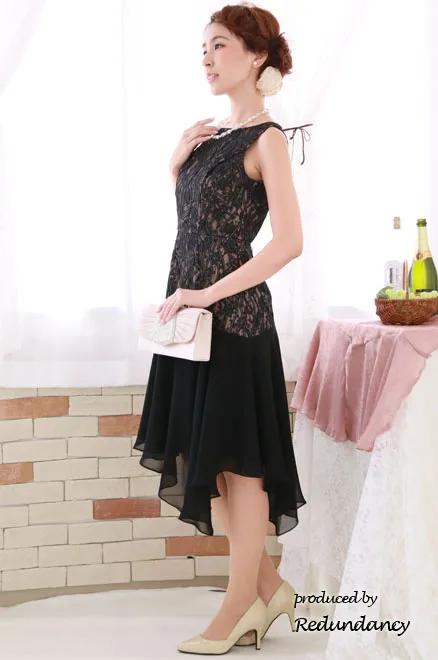ブラックレースのアシンメトリー切替ドレス