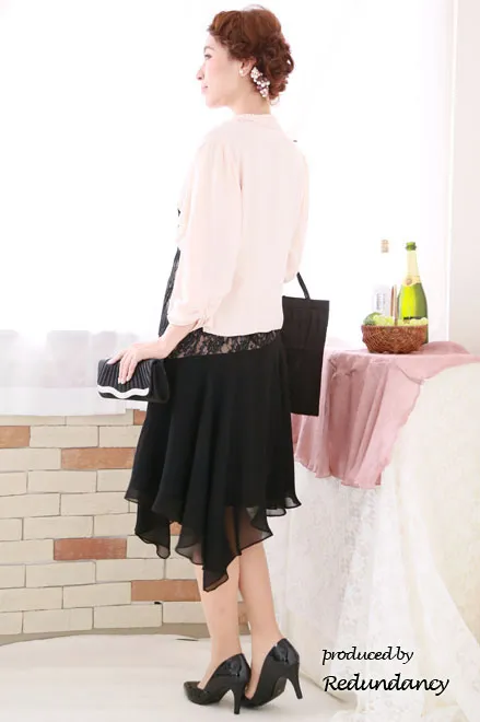 ブラックレースのアシンメトリー切替ドレス