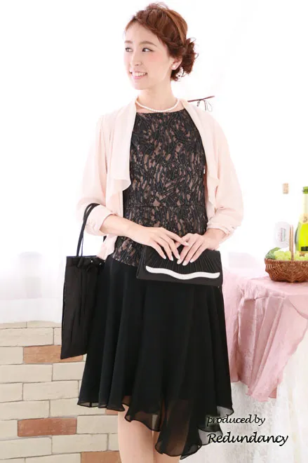 ブラックレースのアシンメトリー切替ドレス