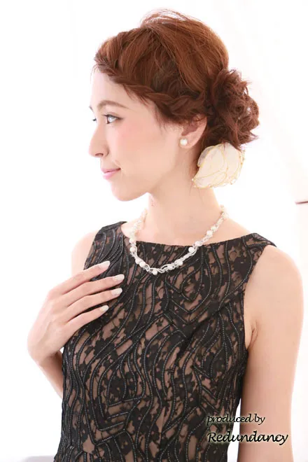 ブラックレースのアシンメトリー切替ドレス