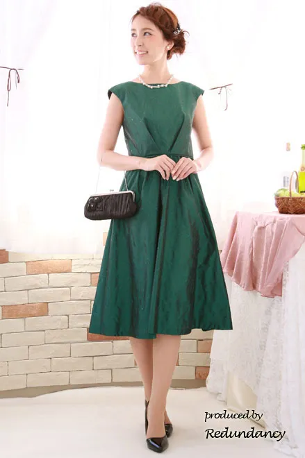 ダークグリーンのボートネッククラシカルロングドレス