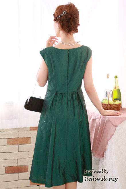 ダークグリーンのボートネッククラシカルロングドレス