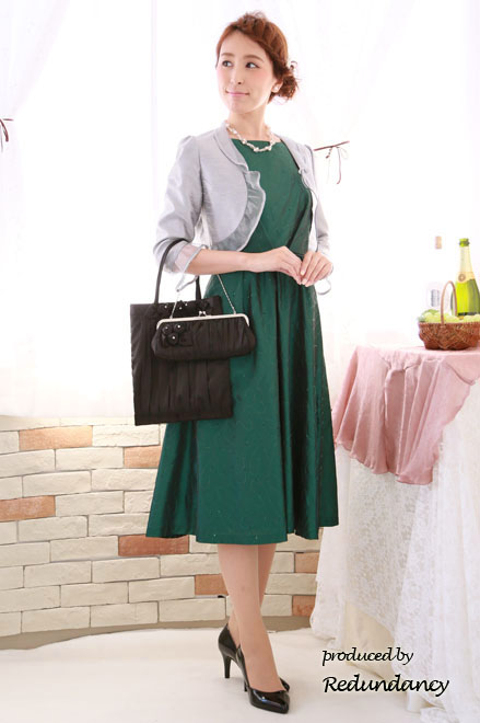 ダークグリーンのボートネッククラシカルロングドレス