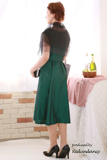 ダークグリーンのボートネッククラシカルロングドレス