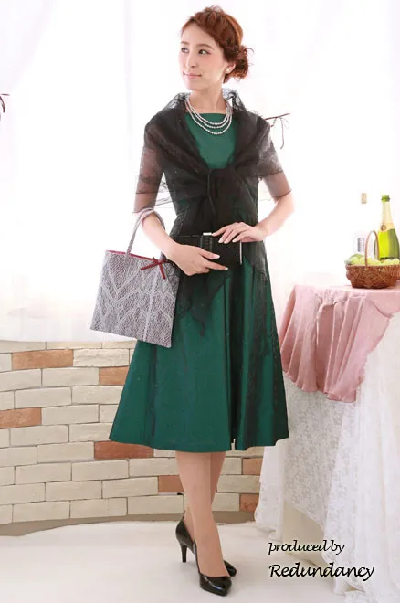 ダークグリーンのボートネッククラシカルロングドレス