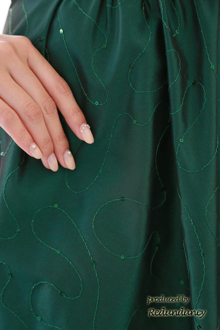 ダークグリーンのボートネッククラシカルロングドレス