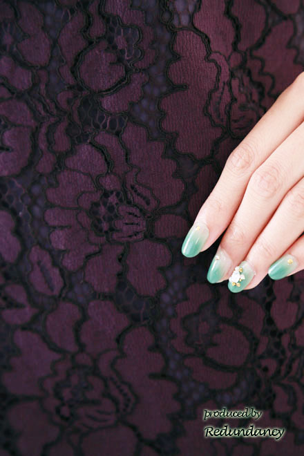 パープルのIライン総柄レースドレス