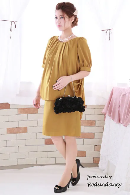マスタードイエローのバルーンスリーブマタニティドレス