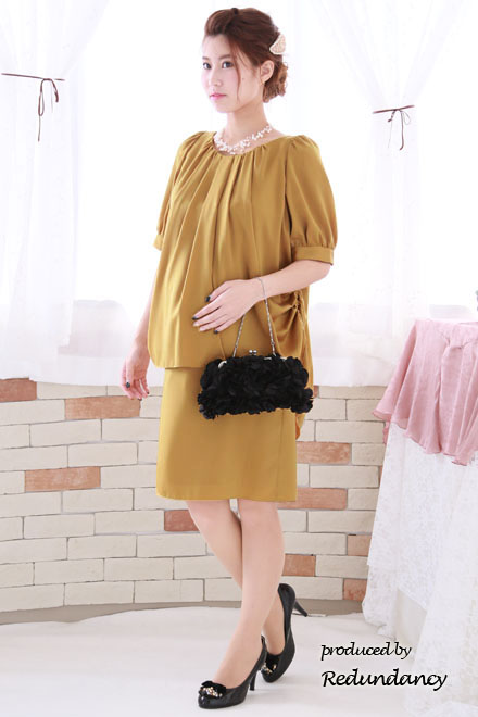 マスタードイエローのバルーンスリーブマタニティドレス
