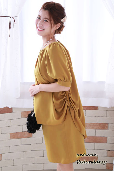 マスタードイエローのバルーンスリーブマタニティドレス