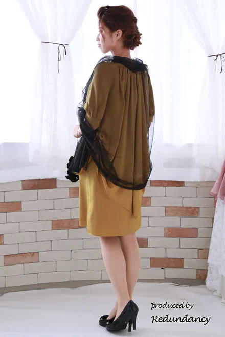 マスタードイエローのバルーンスリーブマタニティドレス