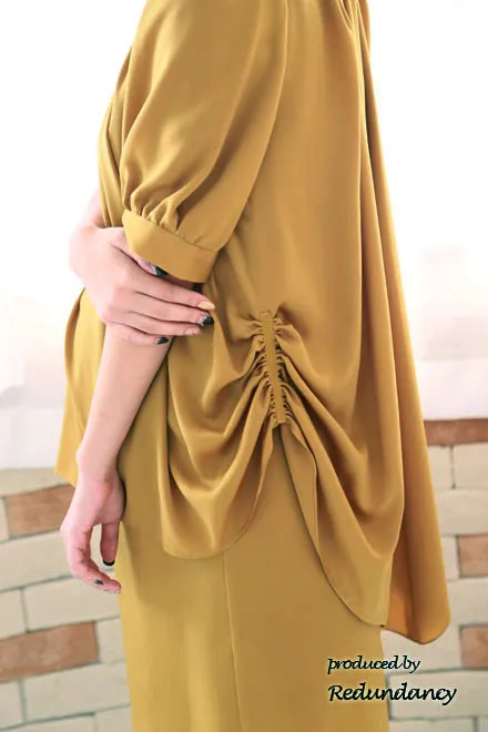 マスタードイエローのバルーンスリーブマタニティドレス