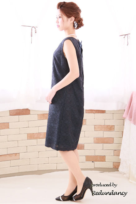 ネイビーの刺繍のVネックIラインミディ丈ドレス