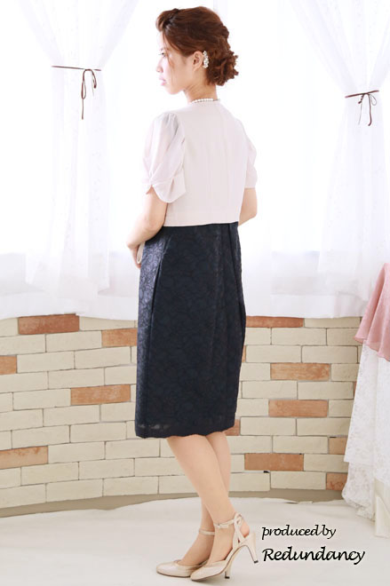 ネイビーの刺繍のVネックIラインミディ丈ドレス