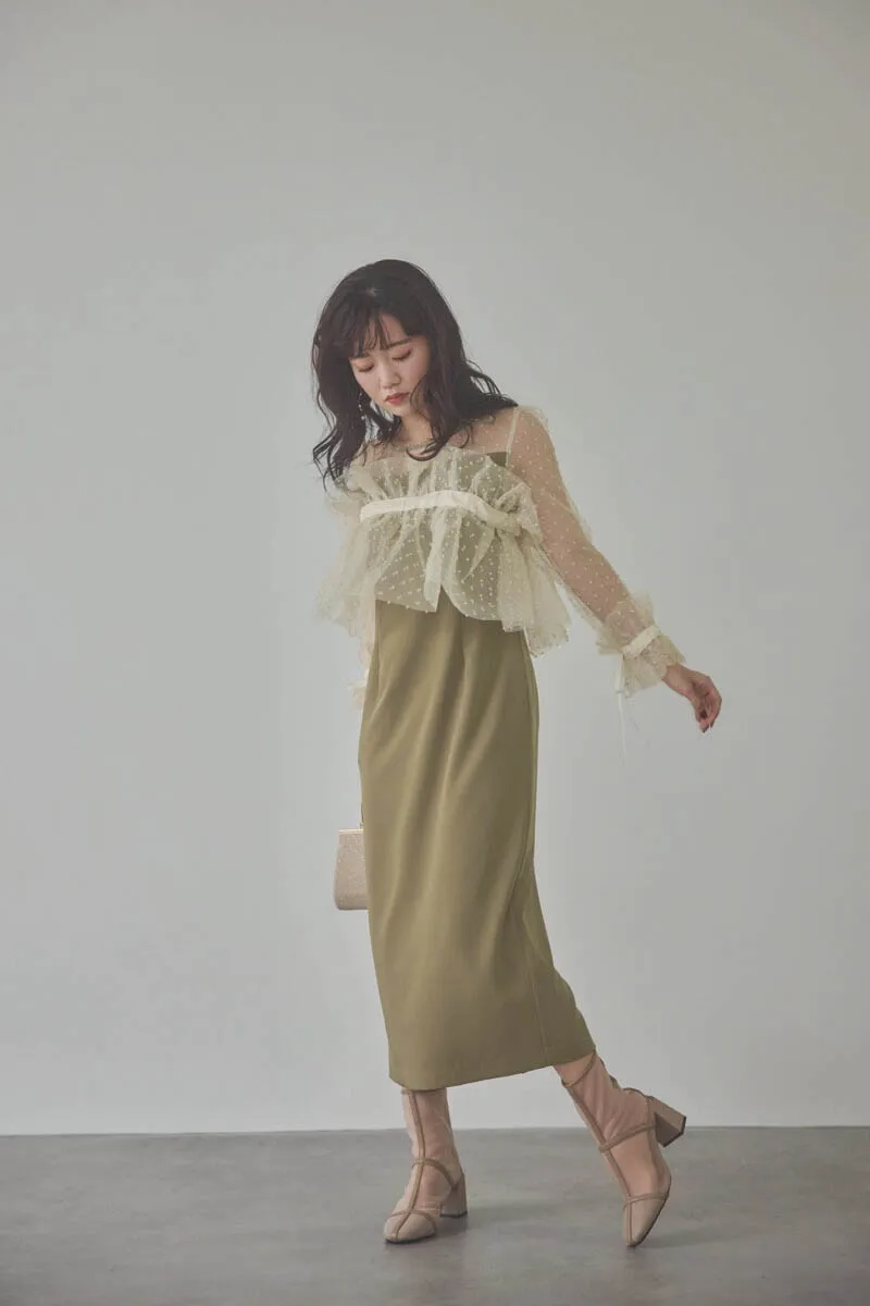 ベージュ×オリーブのメニーウェイラッフルケープドレス