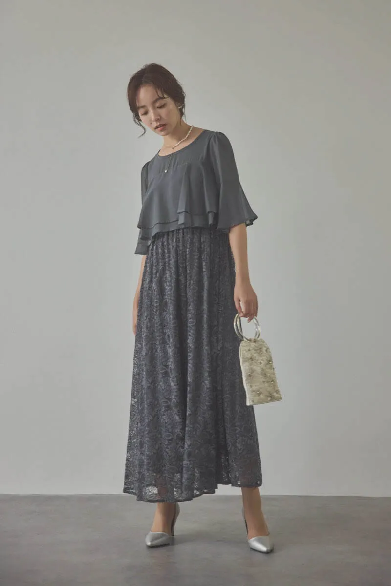 チャコールグレーの授乳口付きレーススカートドレス