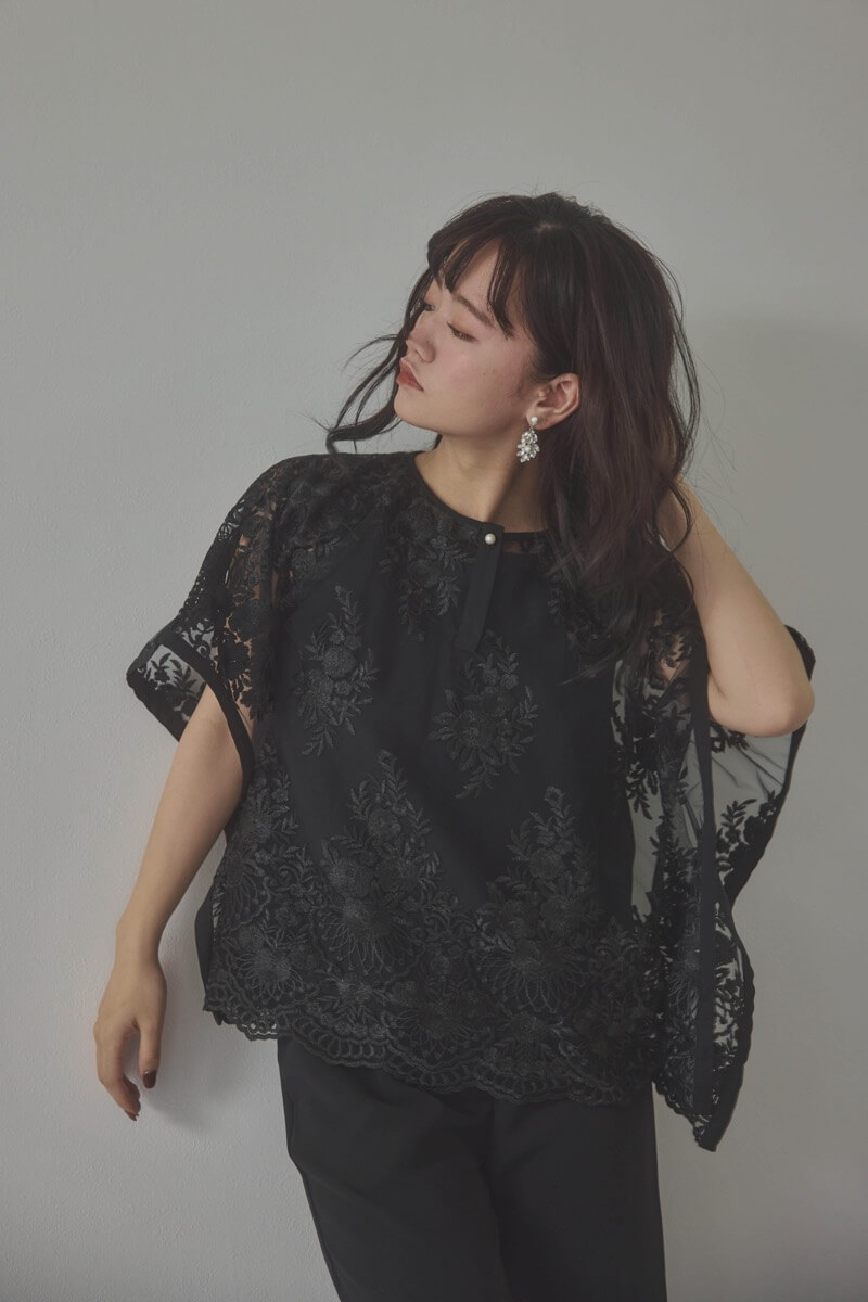 ブラックのバタフライスリーブパンツドレス