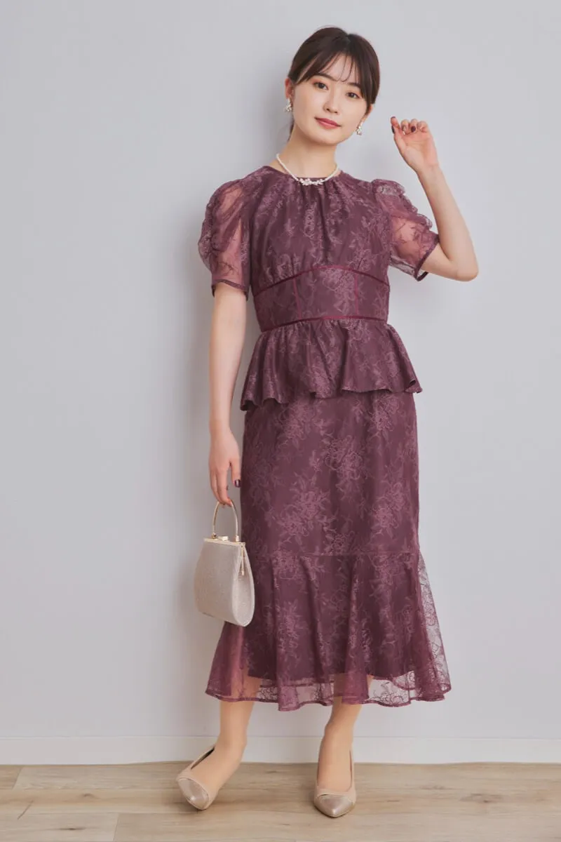 ワインレッドのパフスリーブ総レースドレス