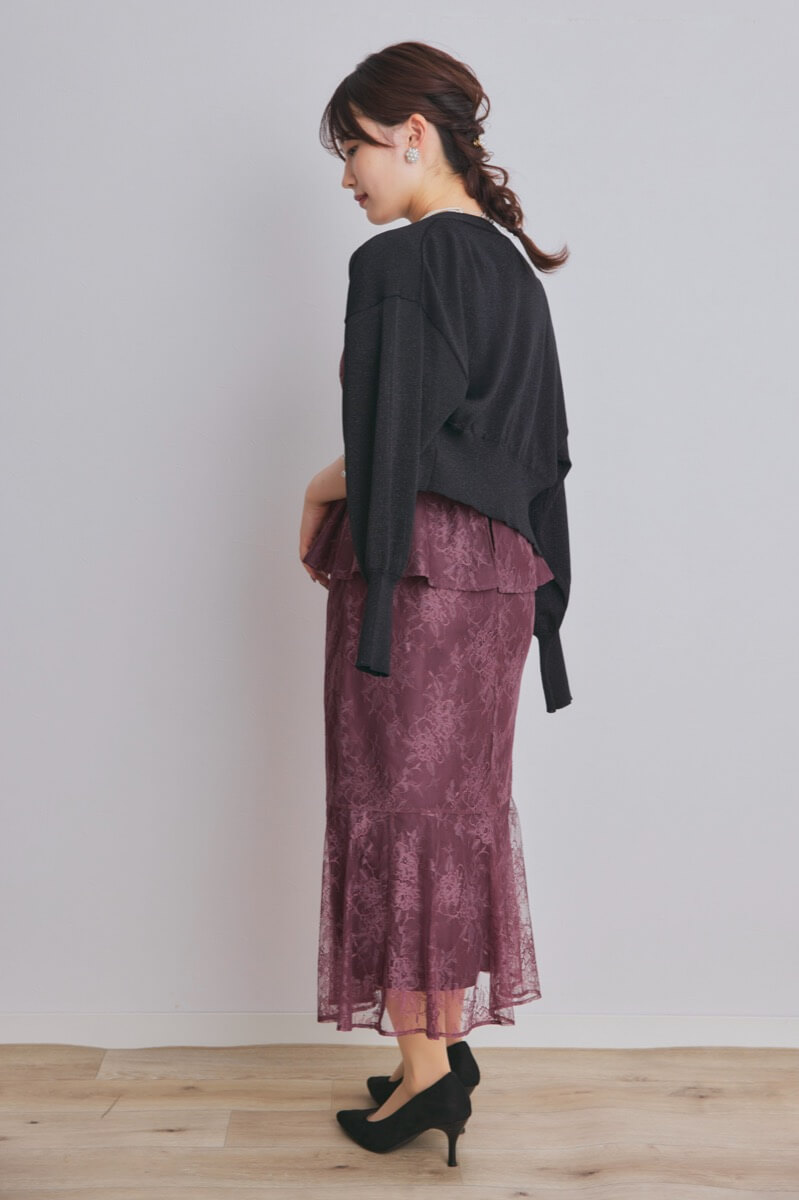 ワインレッドのパフスリーブ総レースドレス