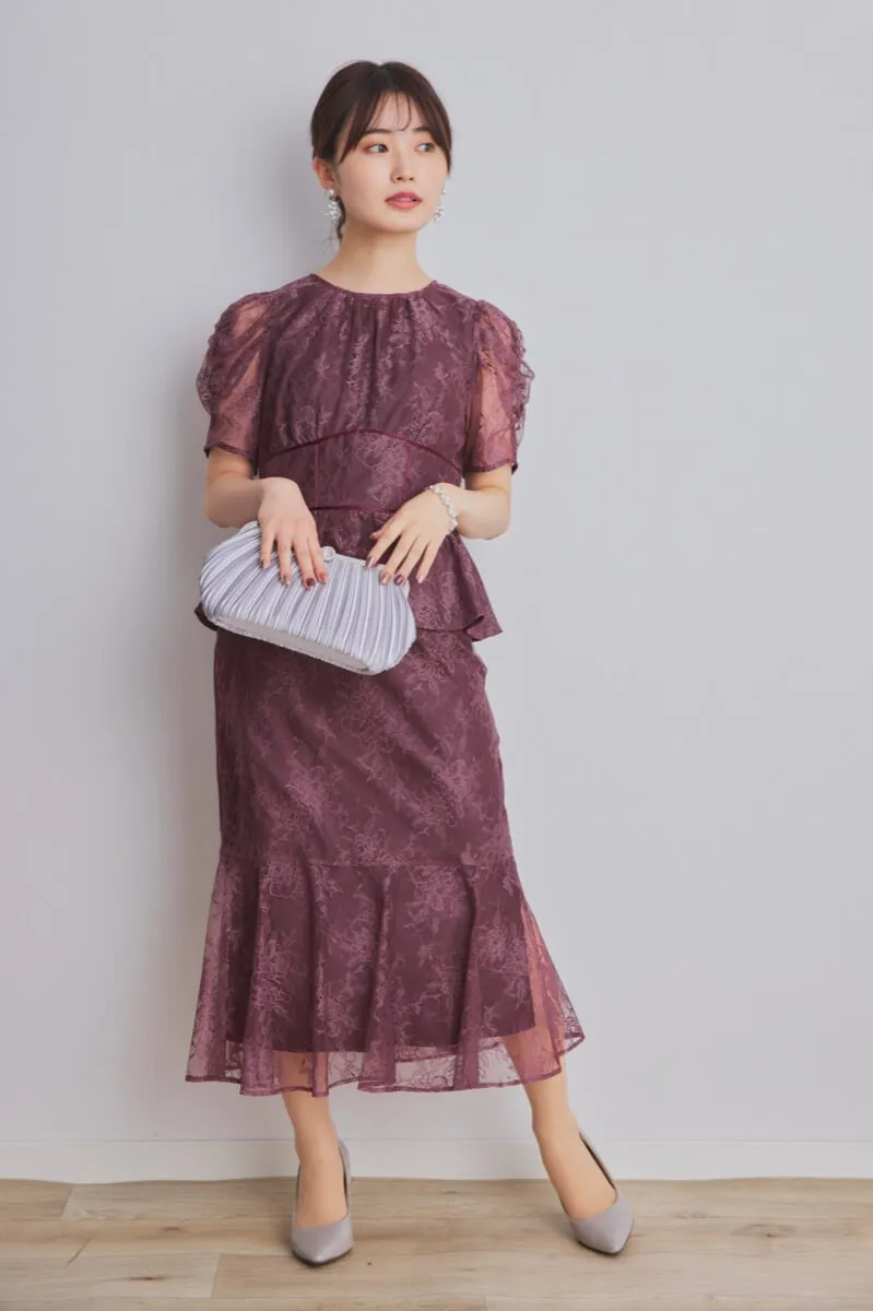 ワインレッドのパフスリーブ総レースドレス