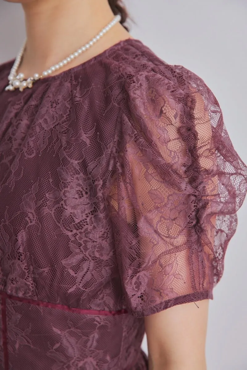 ワインレッドのパフスリーブ総レースドレス