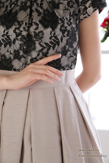 ブラックレース×ベージュの切替リボンプリンセスドレス