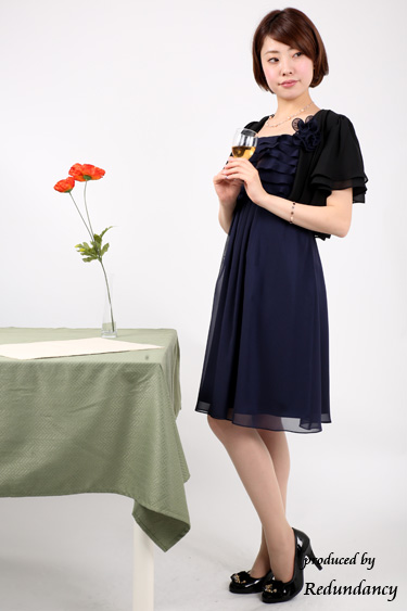 ネイビーのティアードフリルドレス