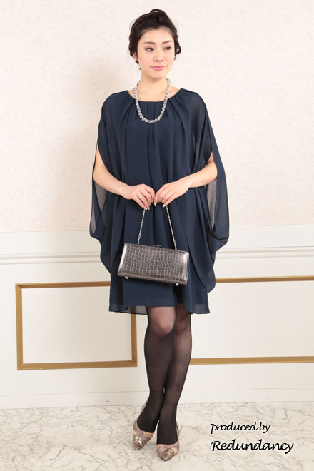 ネイビーのアームスリットシフォンドレス