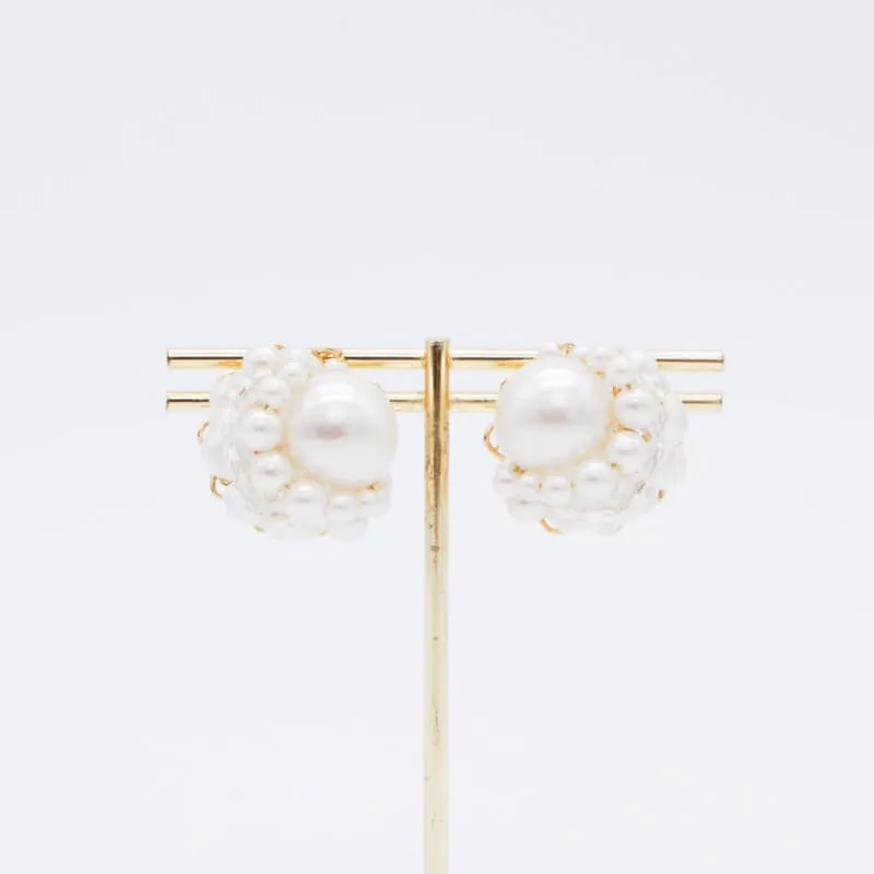 囲みパールイヤリング