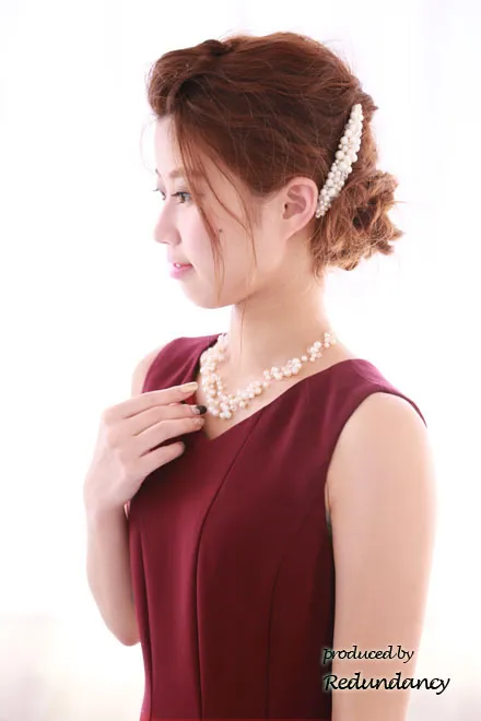 レッドのVネックタックフレアドレス