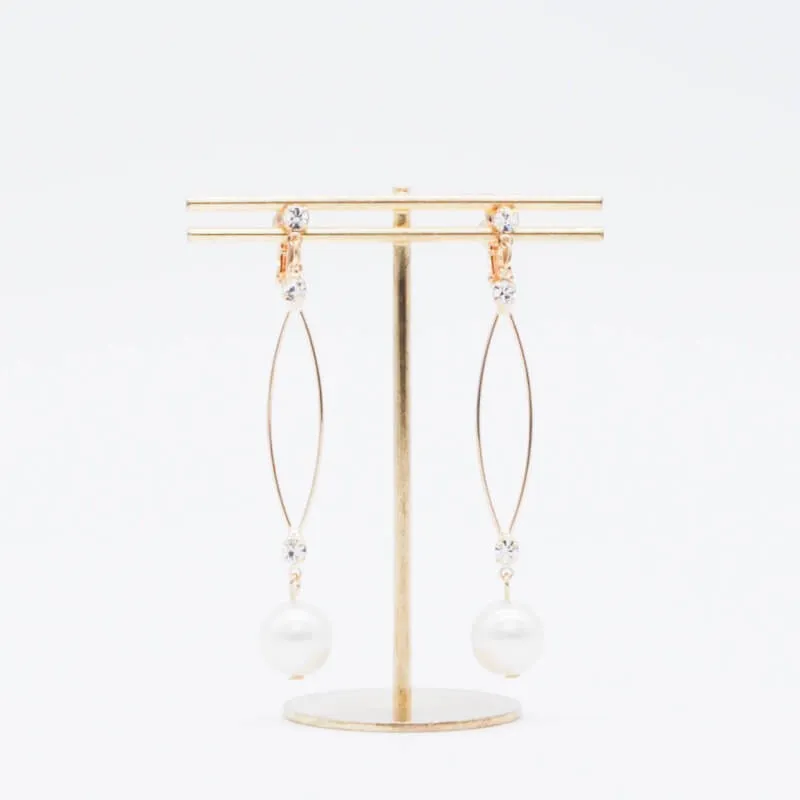 ゴールドのフープイヤリング