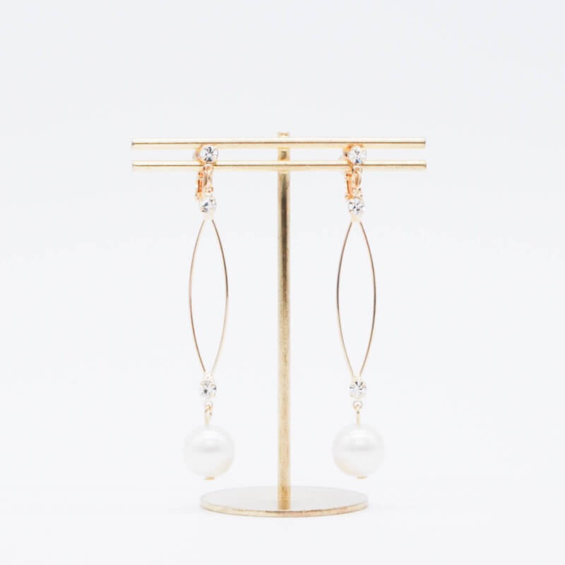 ゴールドのフープイヤリング