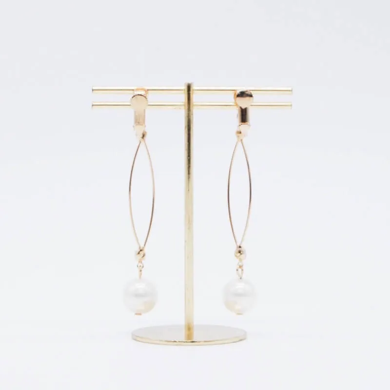 ゴールドのフープイヤリング