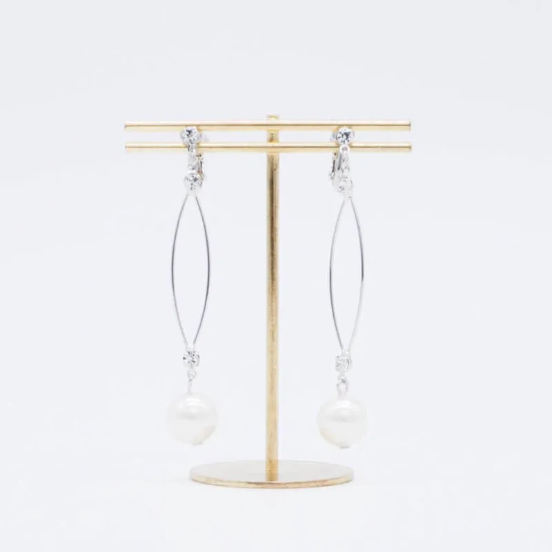 シルバーのフープイヤリング