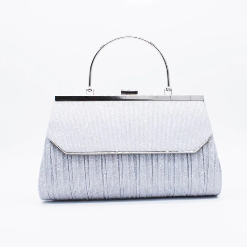 シルバーのラメプリーツハンドル付きバッグ