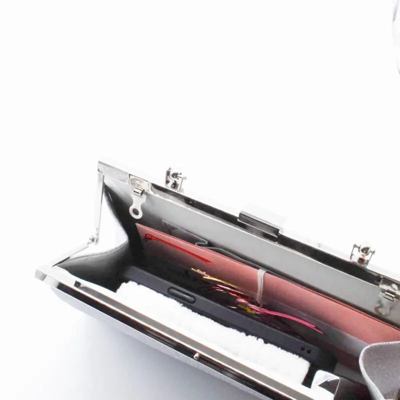 シルバーのラメプリーツハンドル付きバッグ