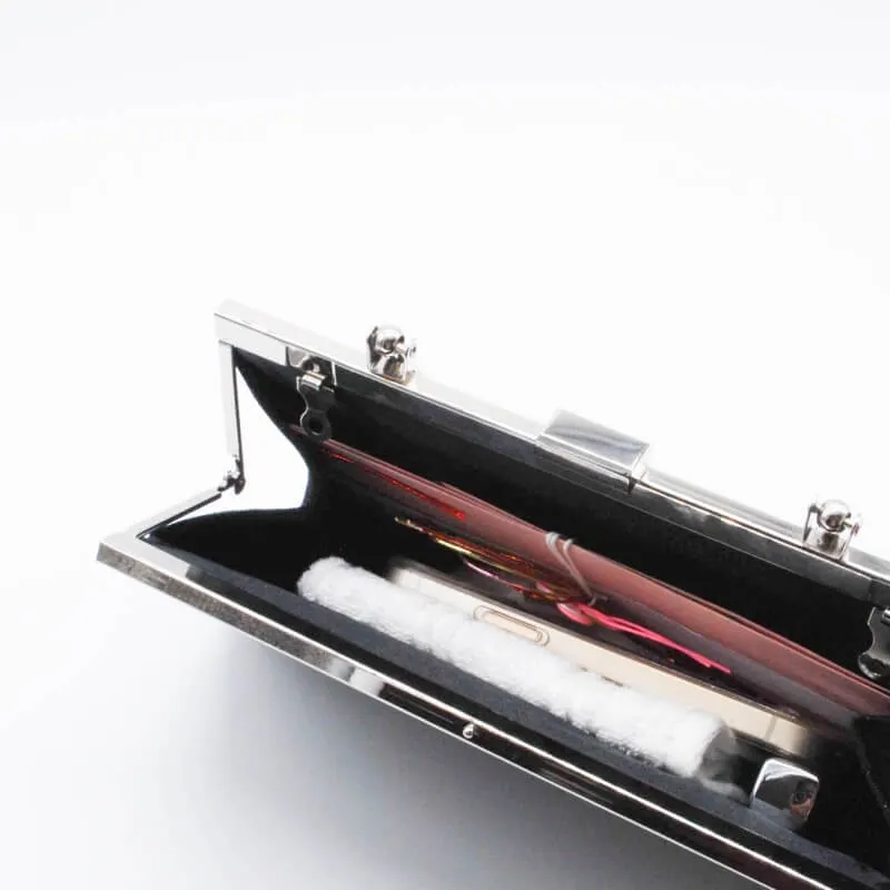 ブラックのラメプリーツハンドル付きバッグ