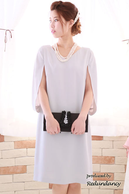 グレーのケープ風スリットスリーブドレス