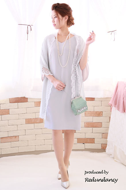 グレーのケープ風スリットスリーブドレス