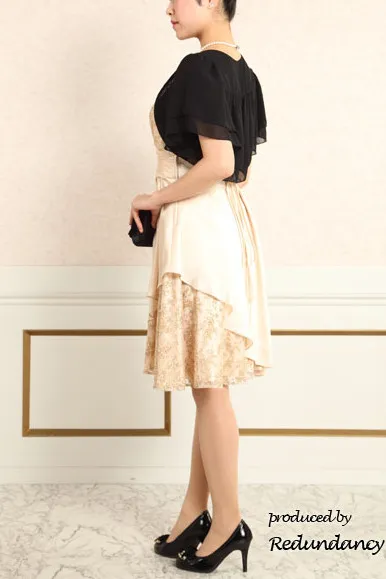 ベージュのレース×サテンフレアドレス