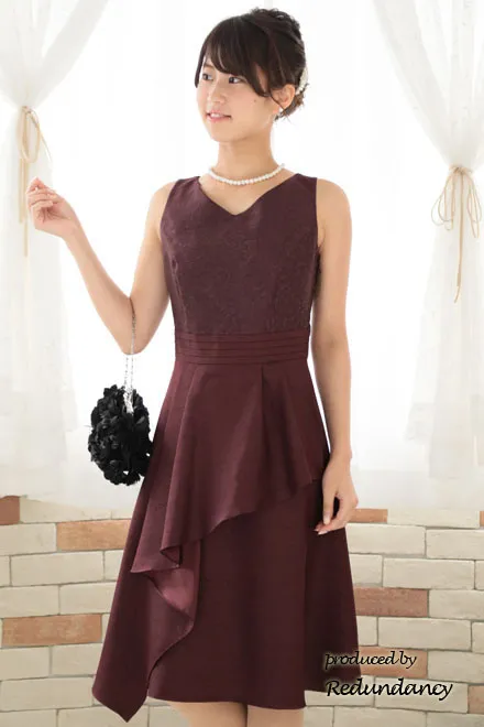 ワインレッドのアシンメトリーシャンタンドレス